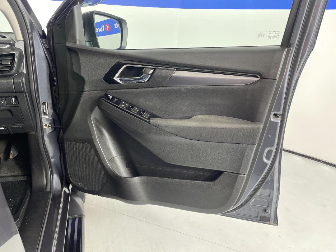 Photo '15' of Isuzu MU-X