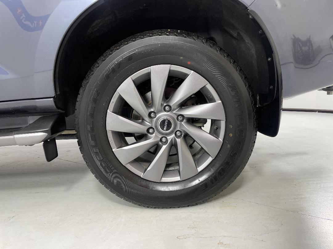 Photo '11' of Isuzu MU-X