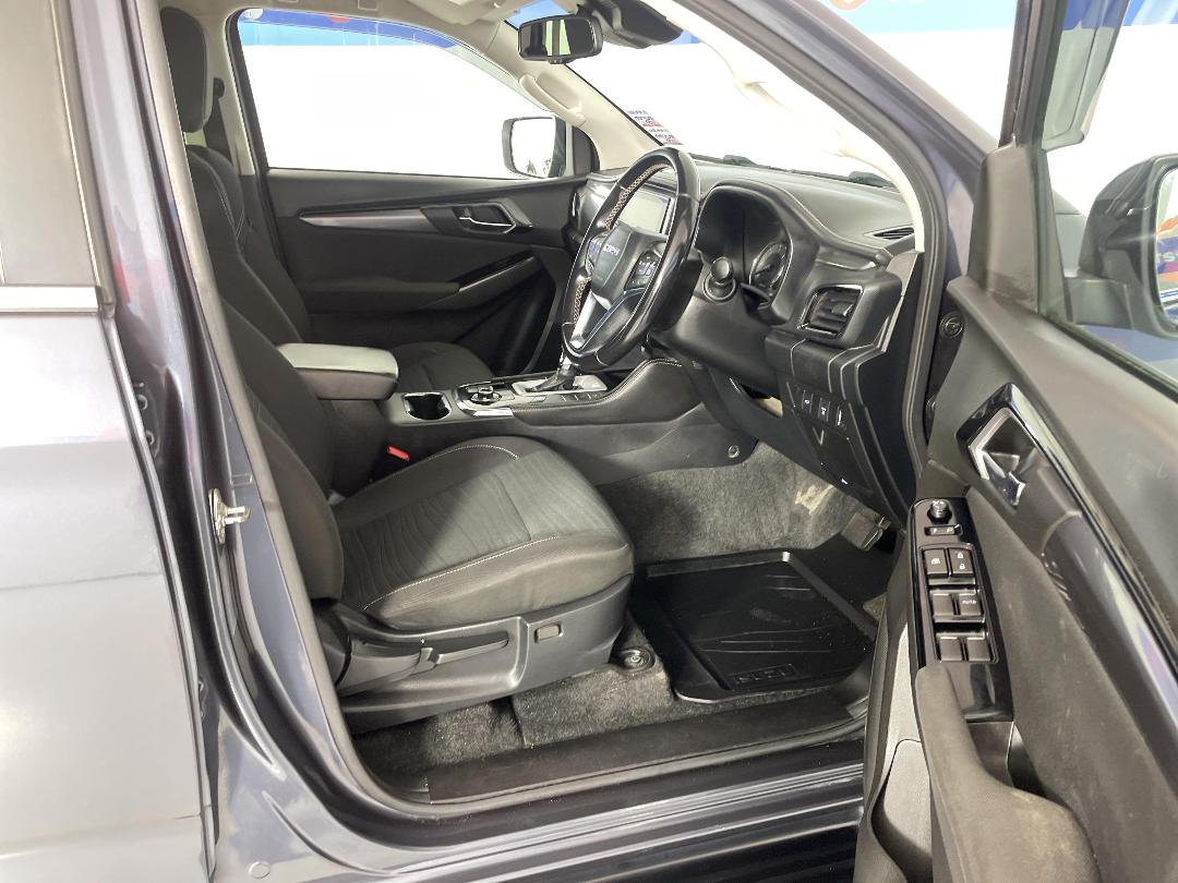 Photo '16' of Isuzu MU-X