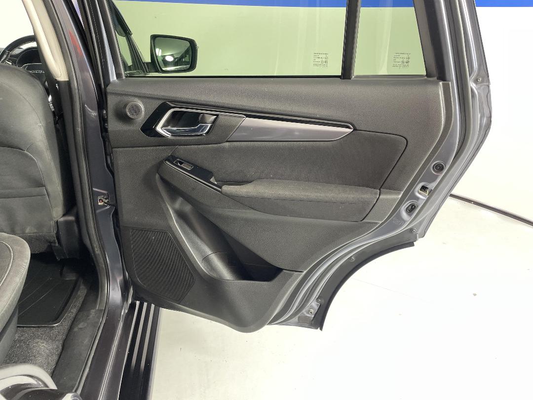 Photo '19' of Isuzu MU-X