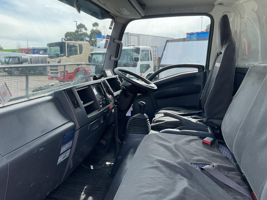 Photo '18' of Isuzu N Series NPS450 Flat Deck