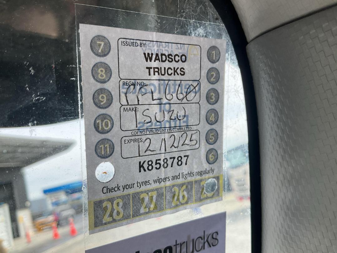 Photo '21' of Isuzu N Series NPS450 Flat Deck