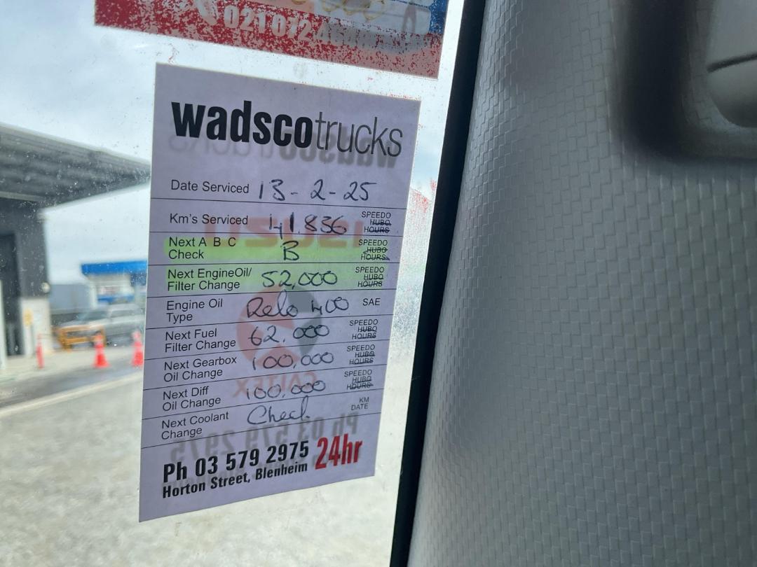 Photo '24' of Isuzu N Series NPS450 Flat Deck