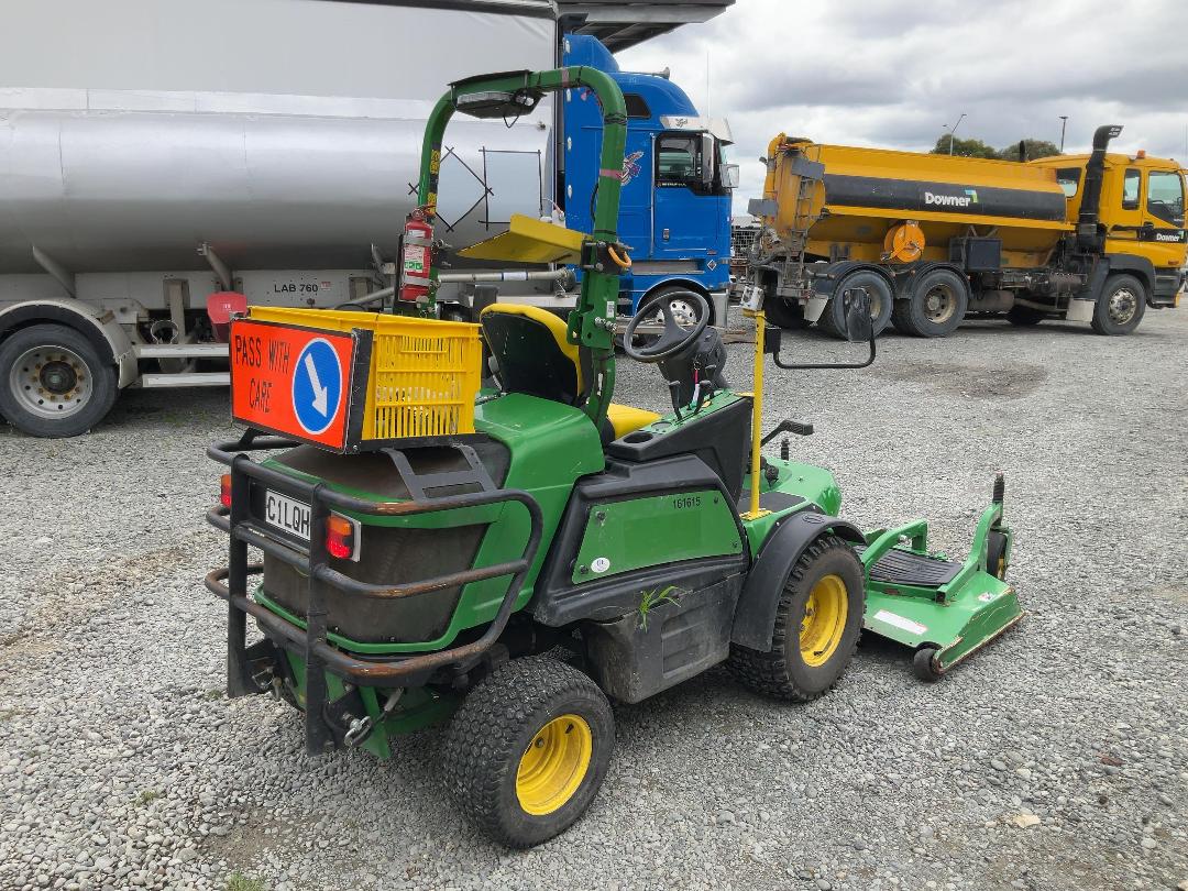 Photo '4' of John Deere 1580 Terrain Cut Mower Photo '4' of John Deere 1580 Terrain Cut Mower