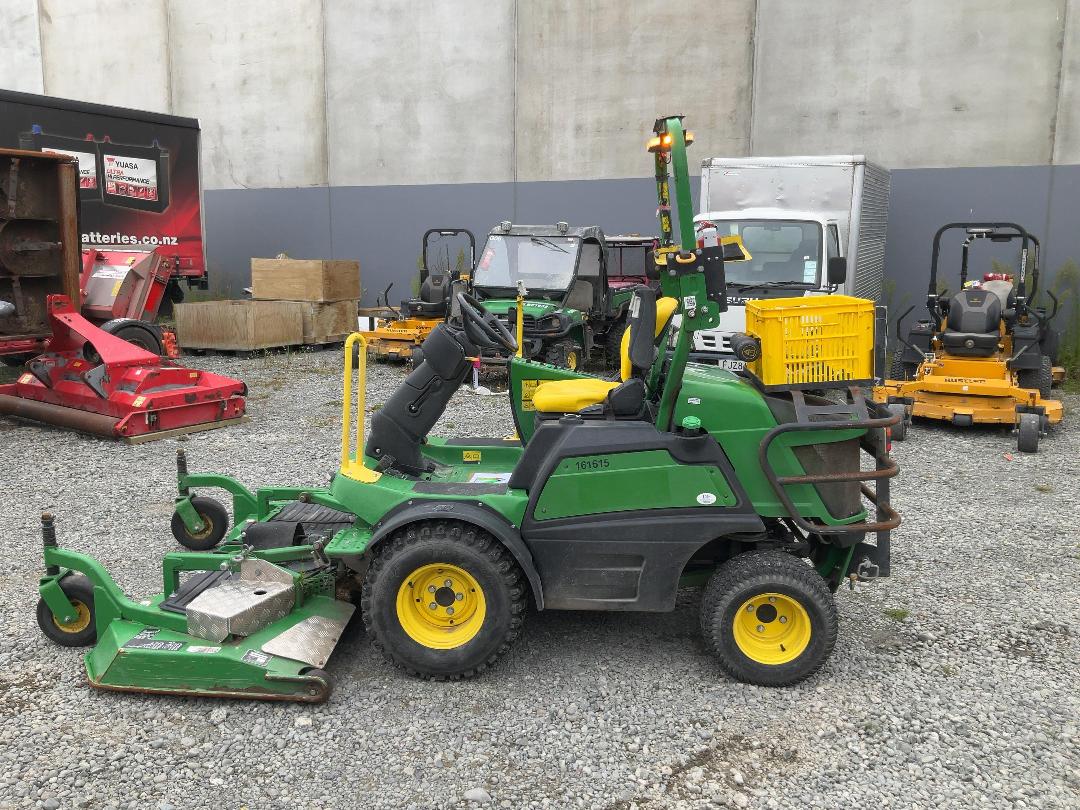 Photo '6' of John Deere 1580 Terrain Cut Mower Photo '6' of John Deere 1580 Terrain Cut Mower