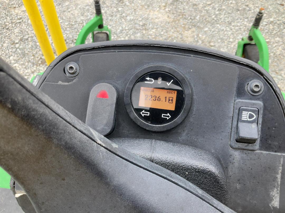 Photo '11' of John Deere 1580 Terrain Cut Mower Photo '11' of John Deere 1580 Terrain Cut Mower