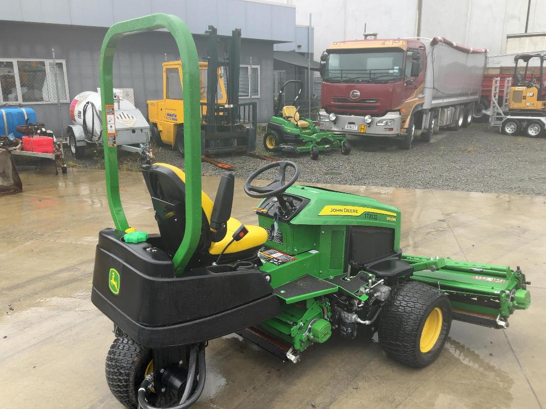 Photo '3' of John Deere 2653B Ride On Mower Photo '3' of John Deere 2653B Ride On Mower