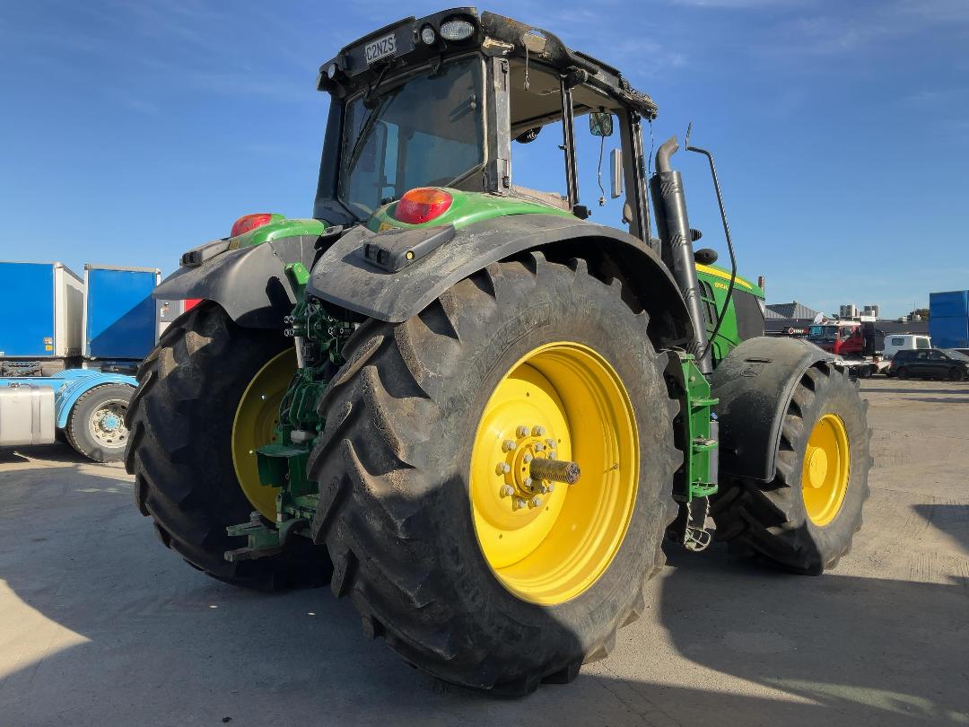 Photo '4' of JOHN DEERE 6195M Tractor
