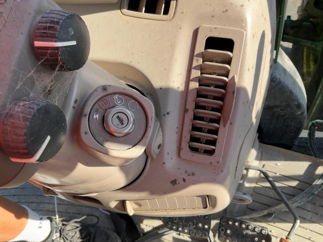 Photo '19' of JOHN DEERE 6195M Tractor