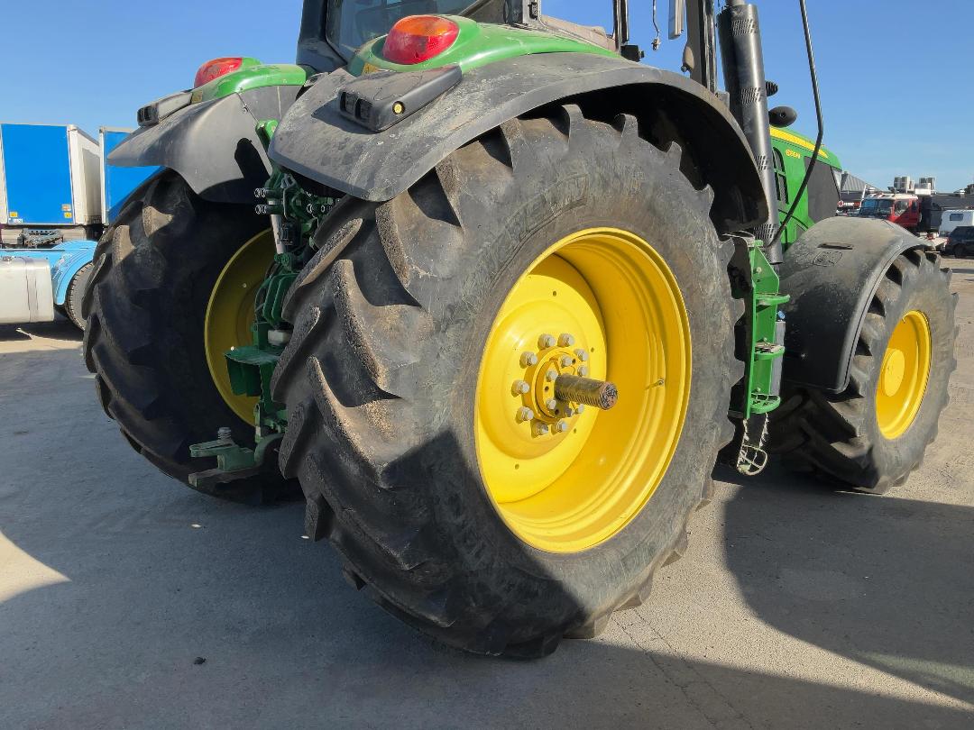 Photo '24' of JOHN DEERE 6195M Tractor