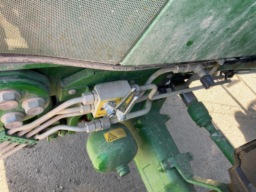 Photo '34' of JOHN DEERE 6195M Tractor