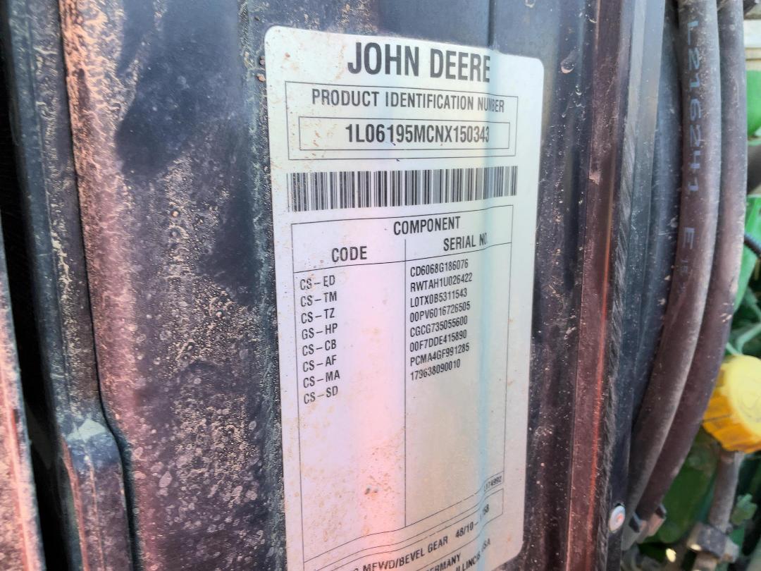 Photo '38' of JOHN DEERE 6195M Tractor