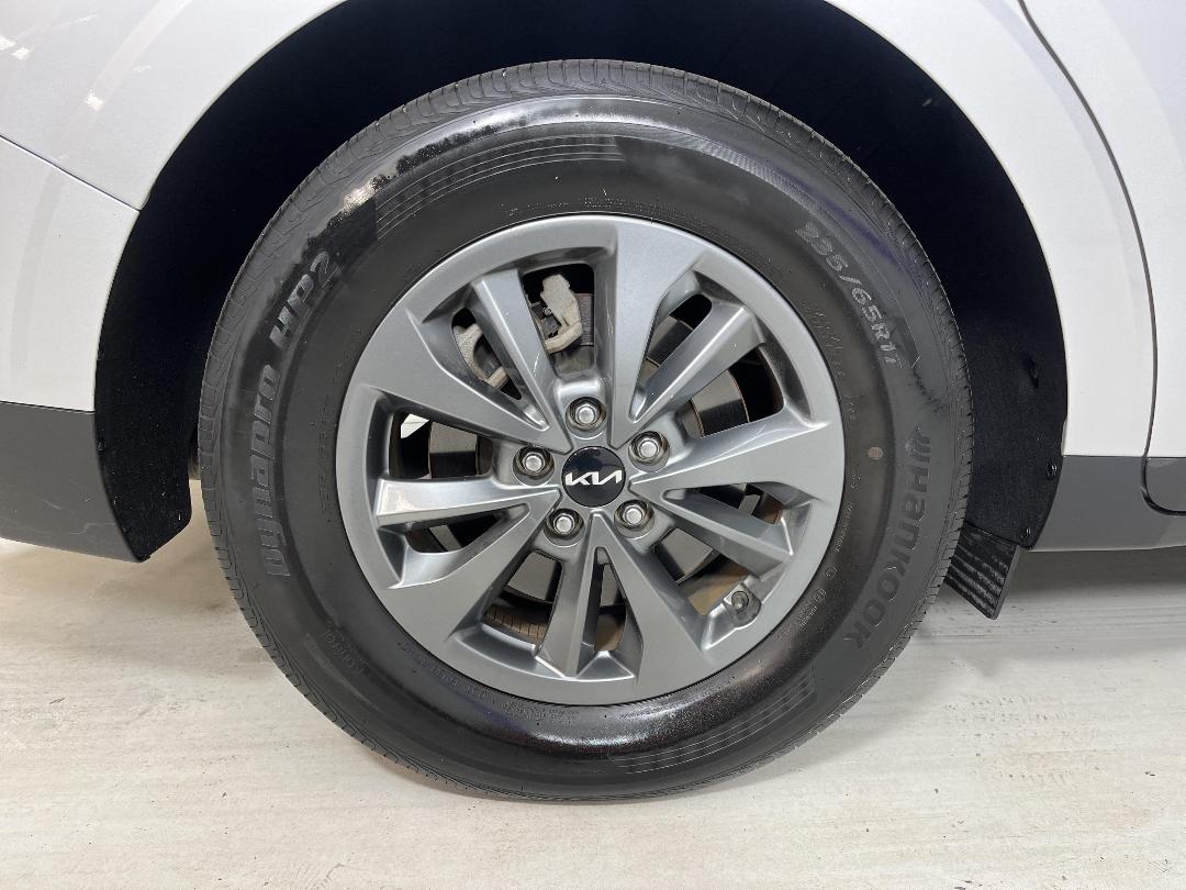 Photo '12' of KIA Carnival