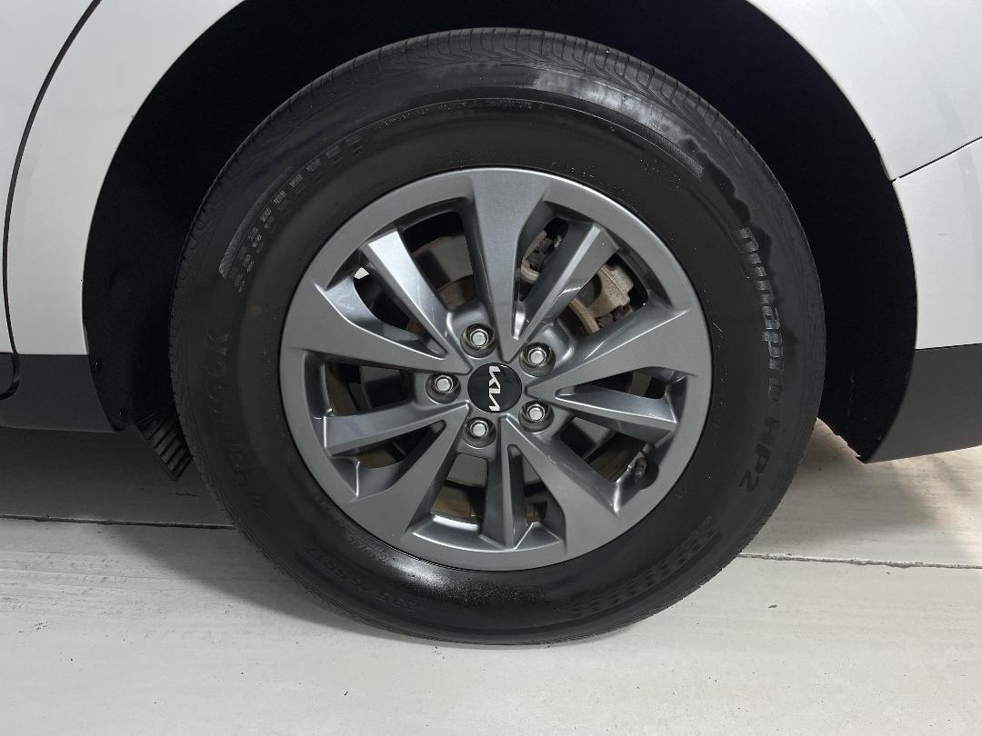 Photo '11' of KIA Carnival