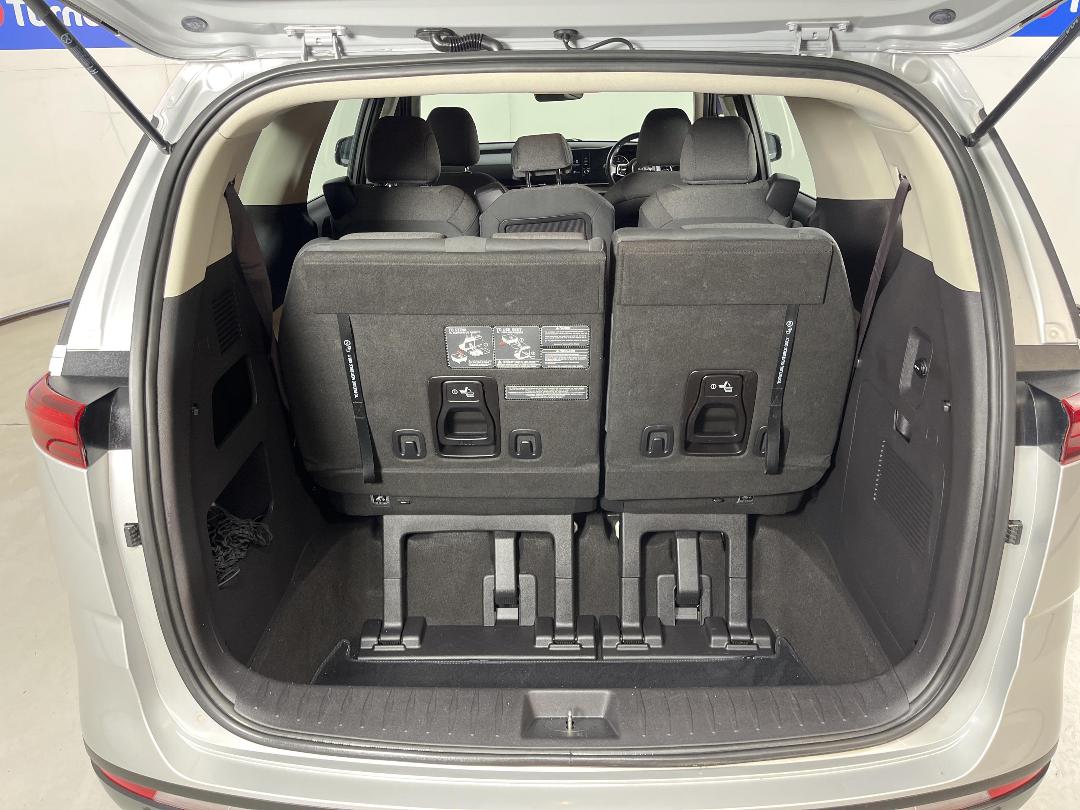 Photo '14' of KIA Carnival