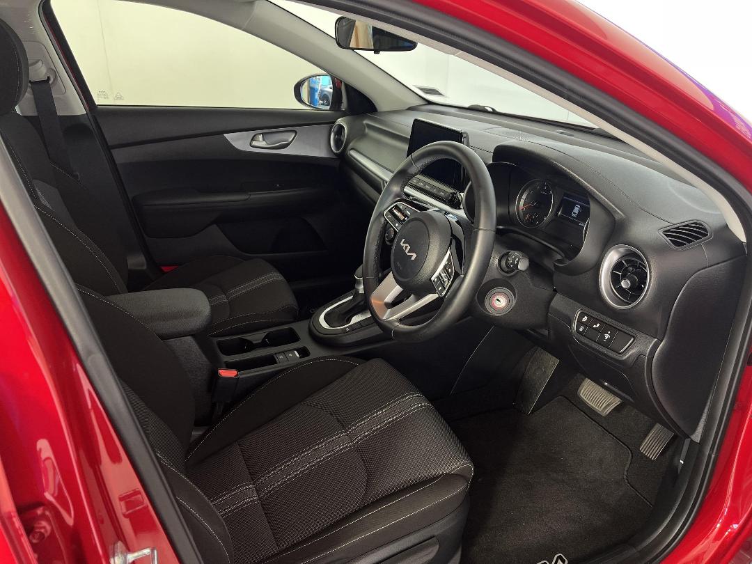 Photo '16' of KIA Cerato