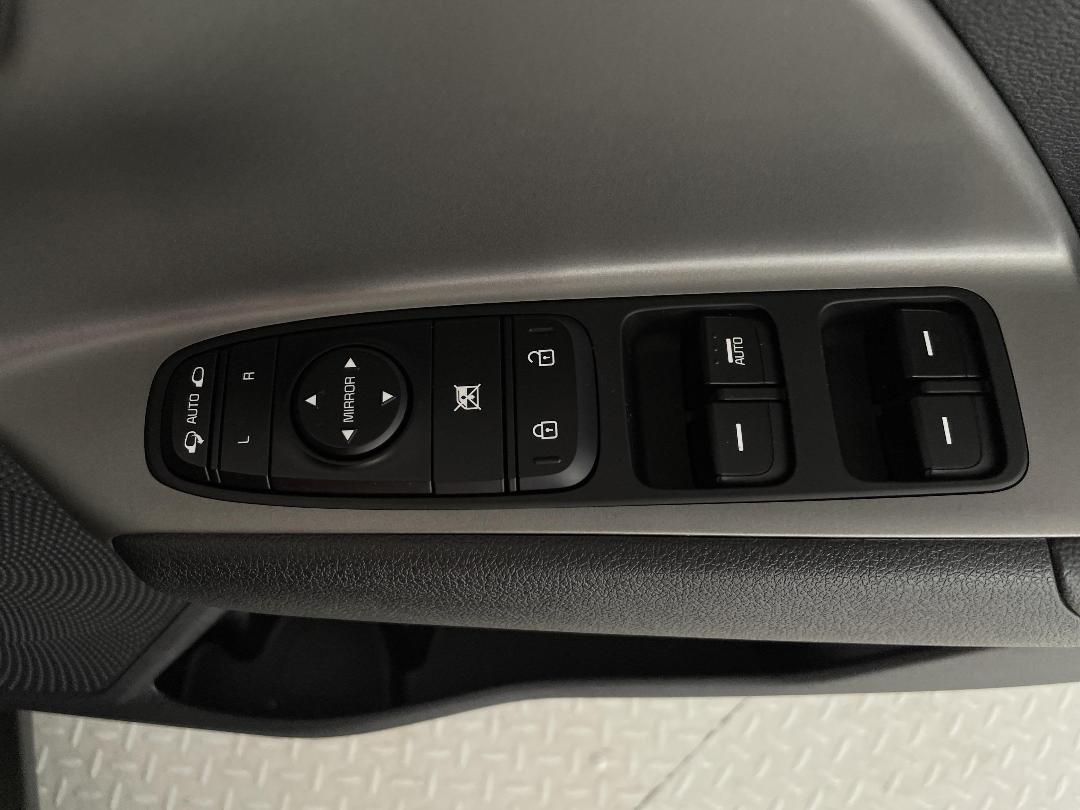 Photo '23' of KIA Niro