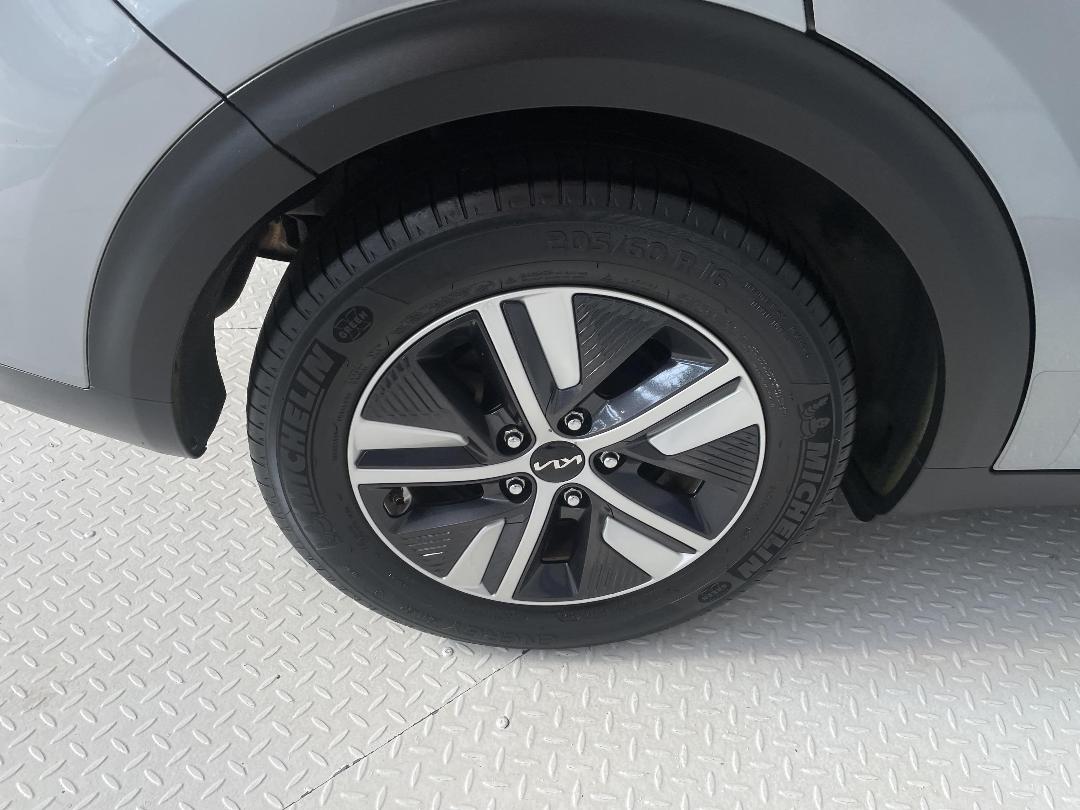 Photo '12' of KIA Niro