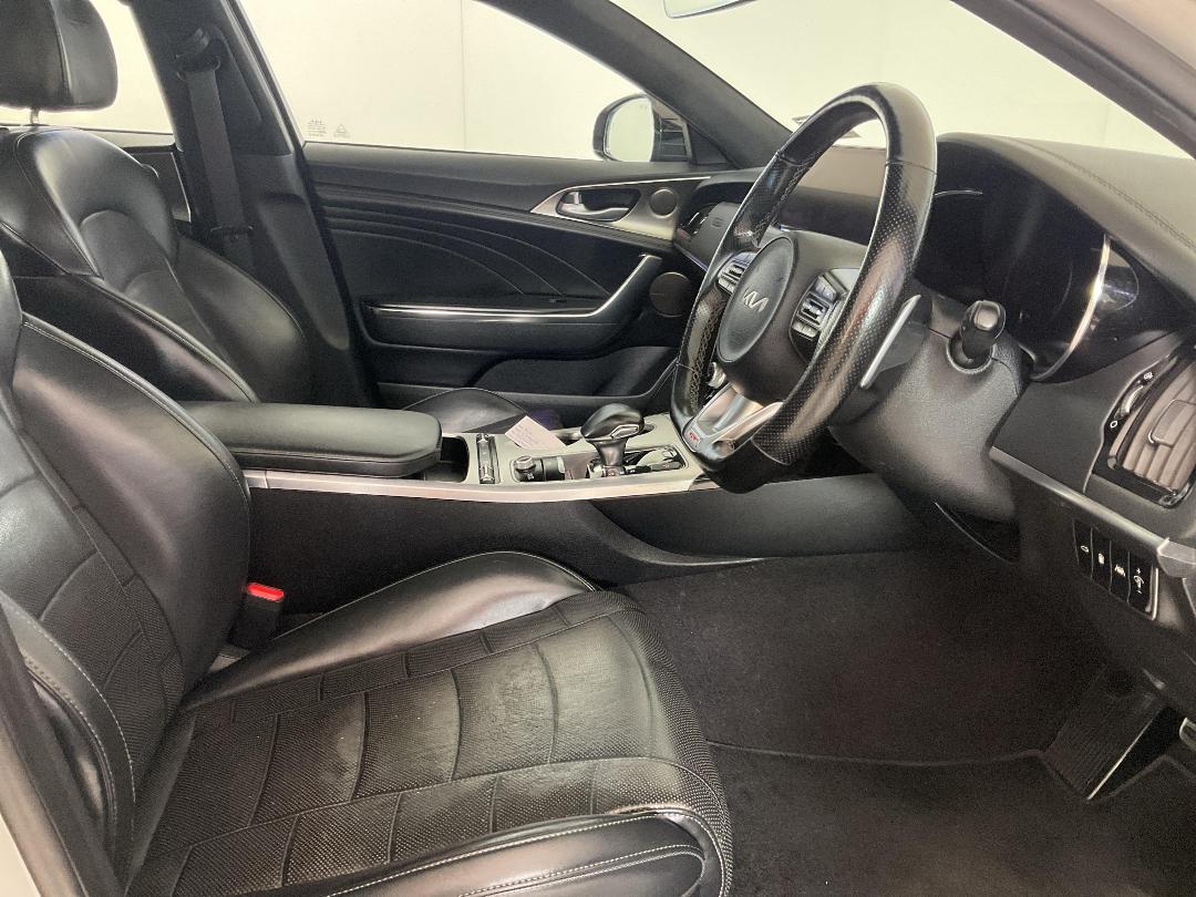 Photo '16' of KIA Stinger Photo '16' of KIA Stinger