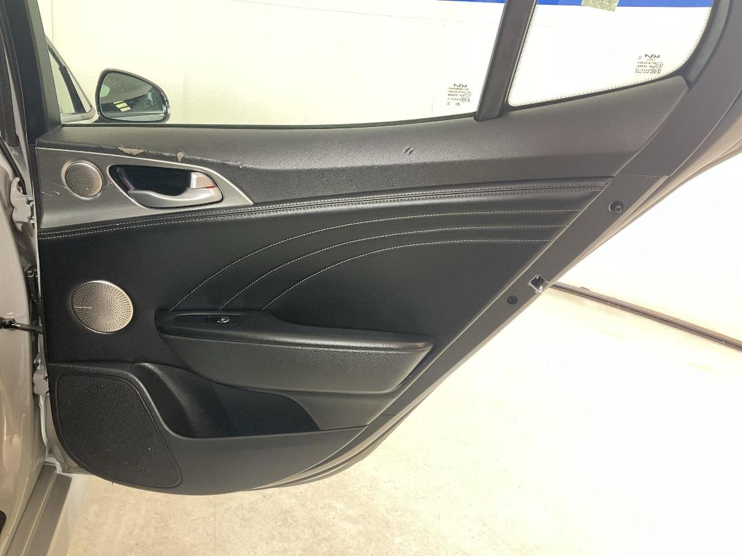 Photo '19' of KIA Stinger Photo '19' of KIA Stinger