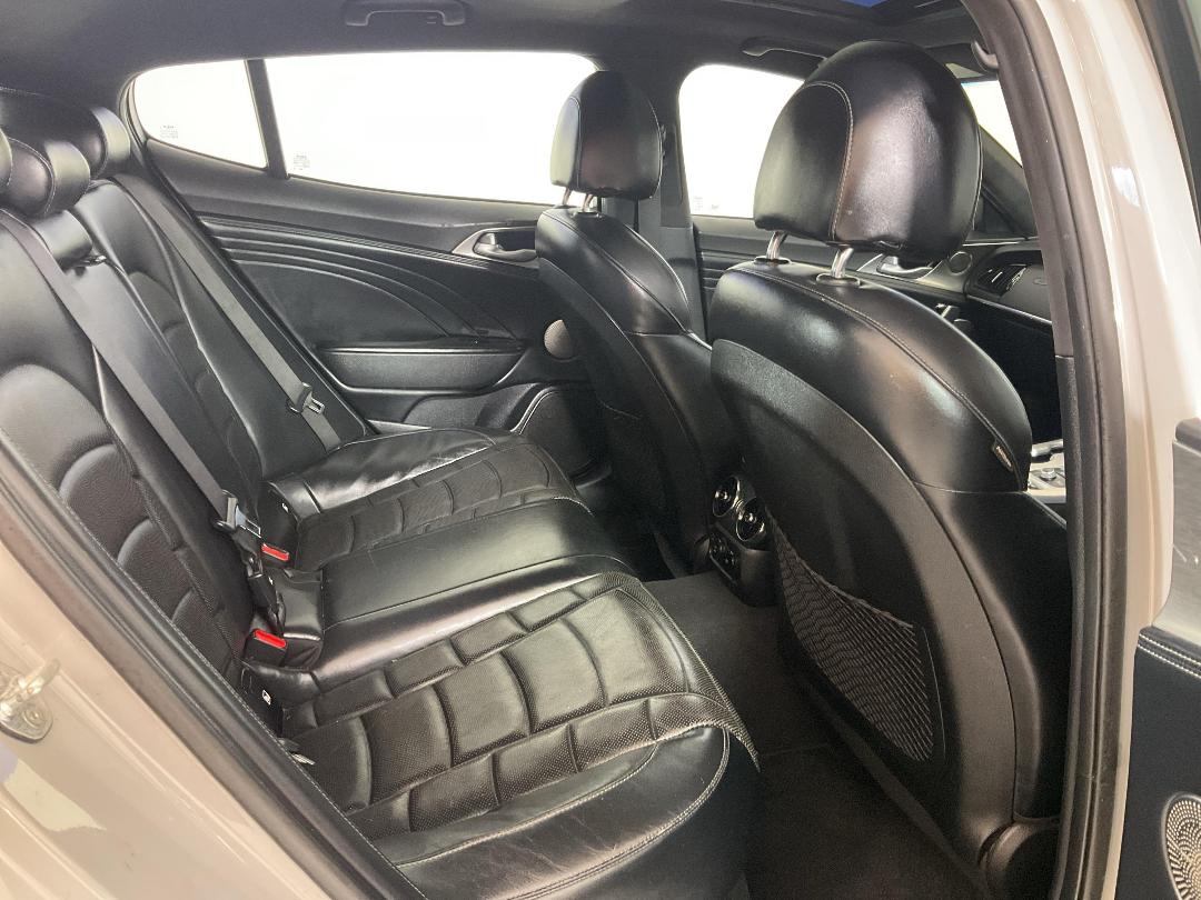 Photo '20' of KIA Stinger Photo '20' of KIA Stinger