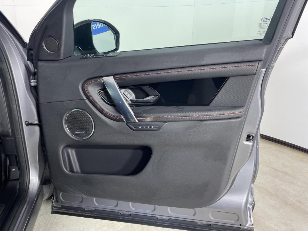 Photo '15' of Land Rover Discovery Sport Photo '15' of Land Rover Discovery Sport