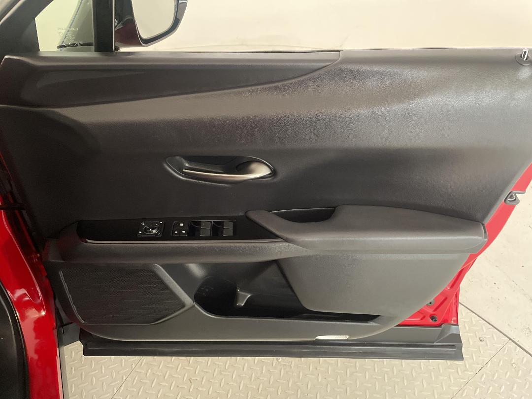 Photo '15' of Lexus UX250H