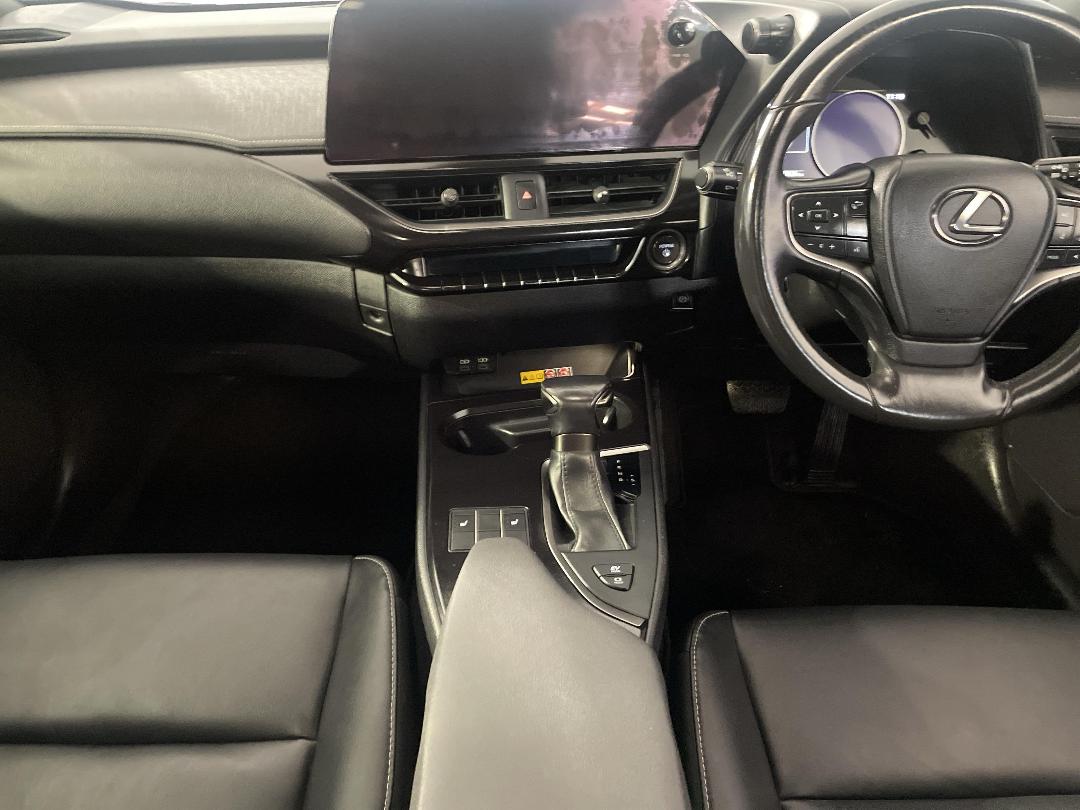 Photo '18' of Lexus UX250H