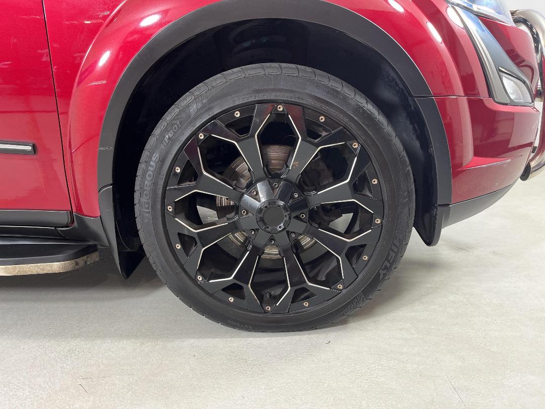 Photo '9' of Mahindra XUV