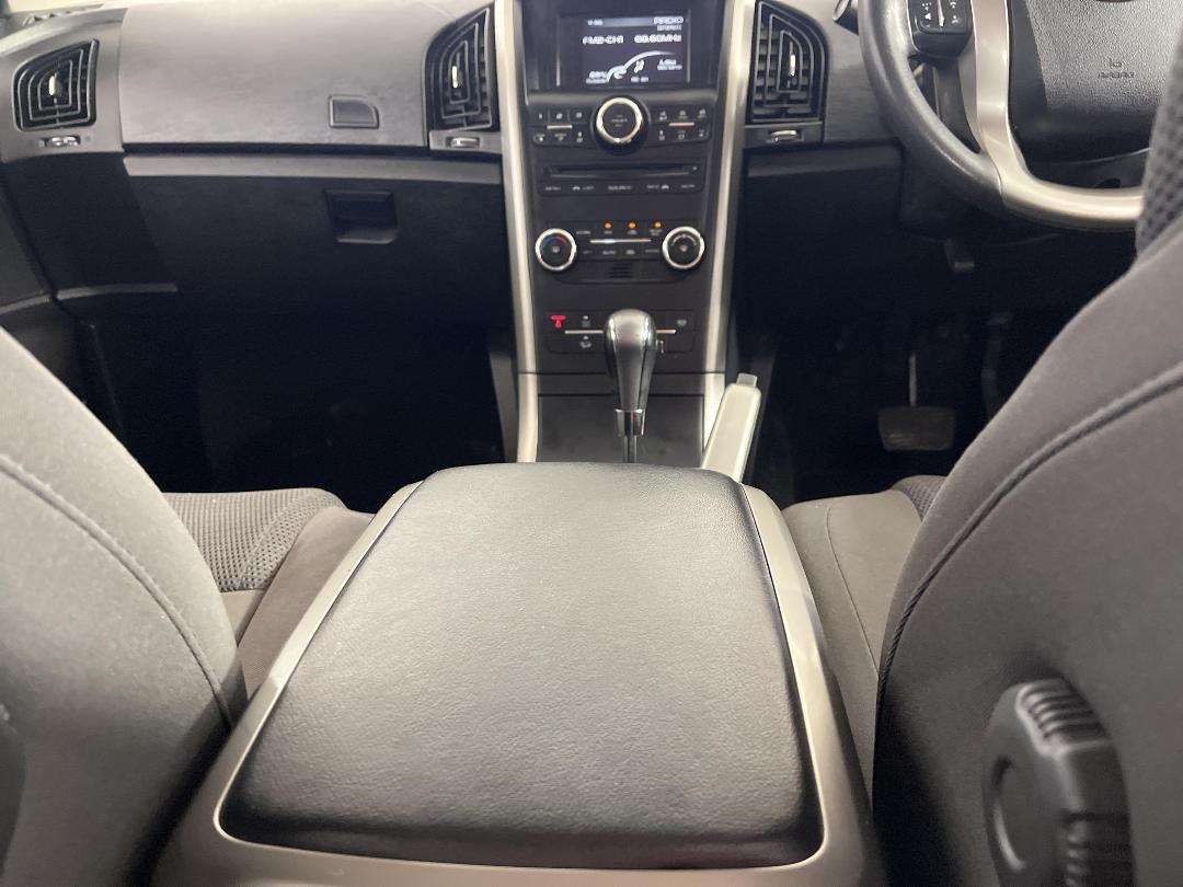 Photo '18' of Mahindra XUV