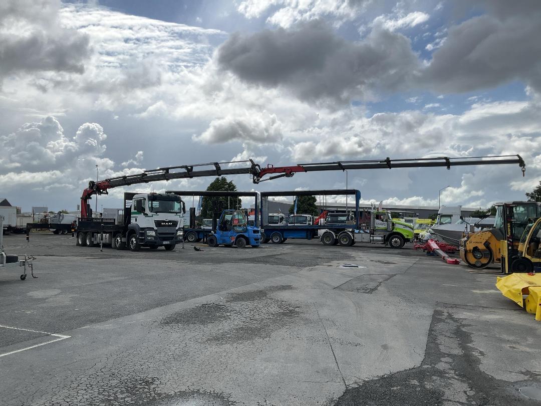 Photo '3' of MAN TGS 35.480   8X4 Flat Deck Crane