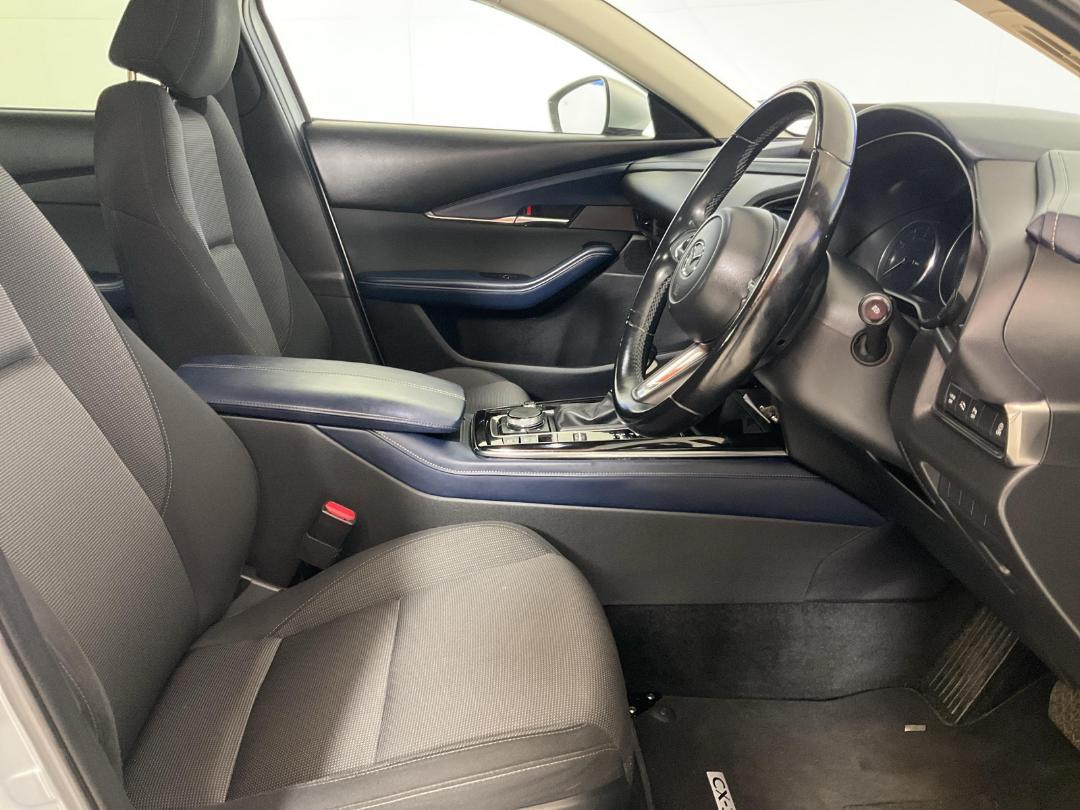 Photo '16' of Mazda CX-30