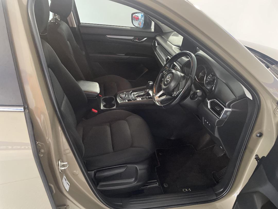 Photo '16' of Mazda CX-5