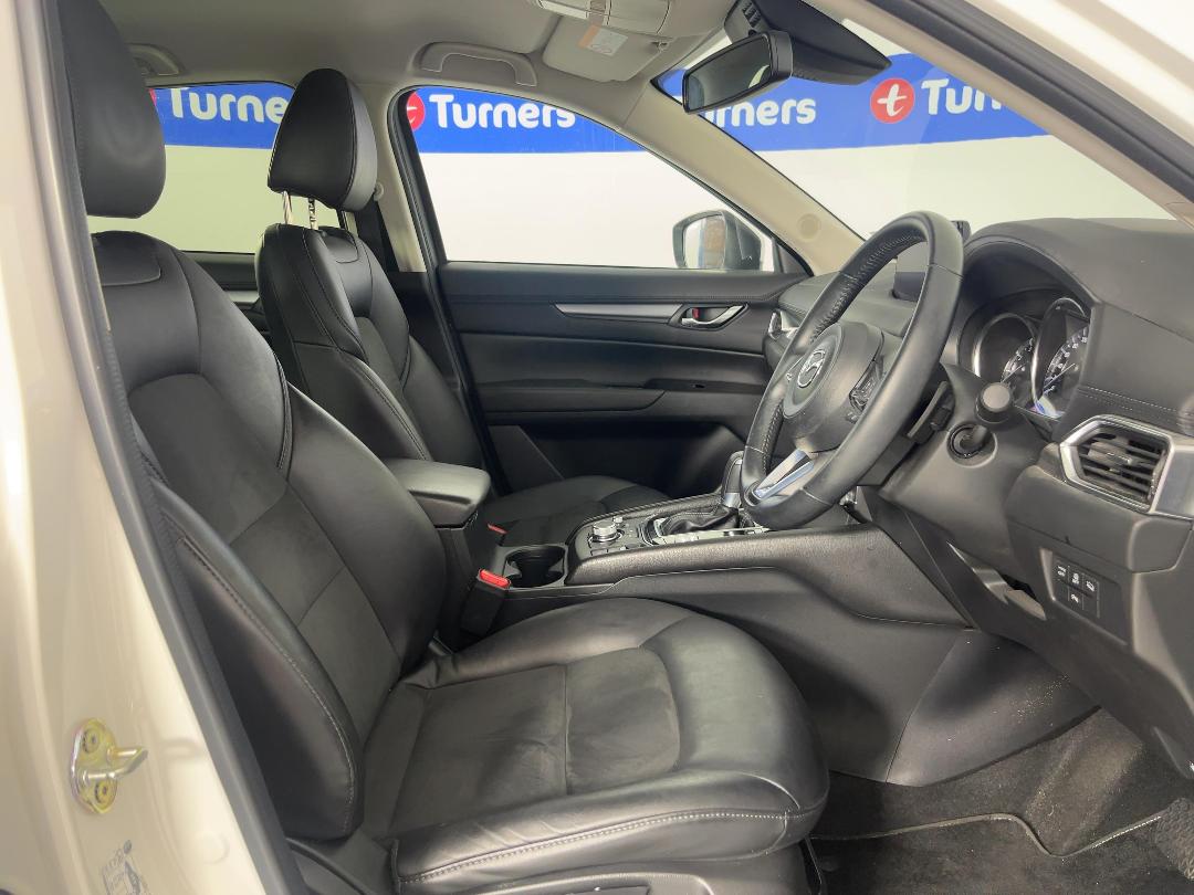 Photo '16' of Mazda CX-5