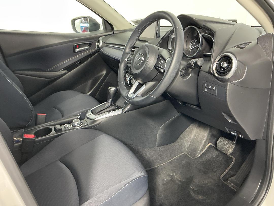 Photo '16' of Mazda Mazda2