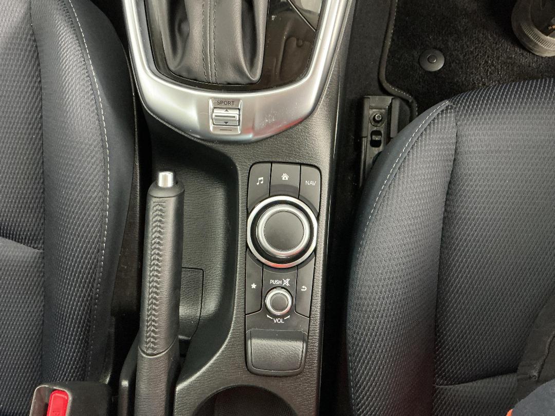 Photo '23' of Mazda Mazda2