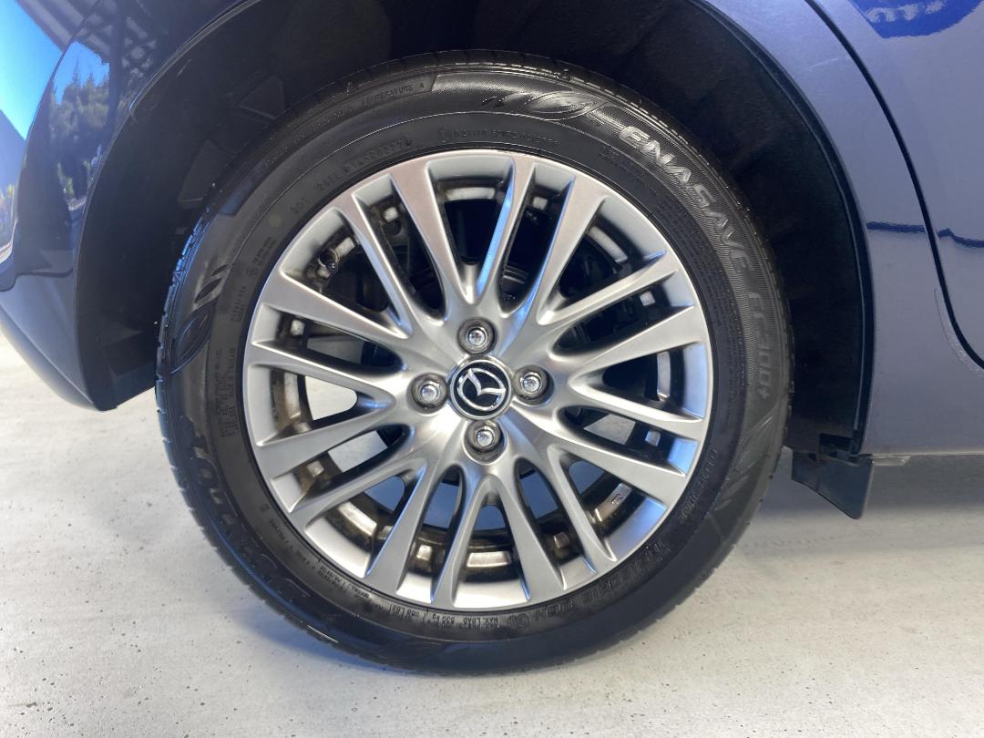 Photo '12' of Mazda Mazda2