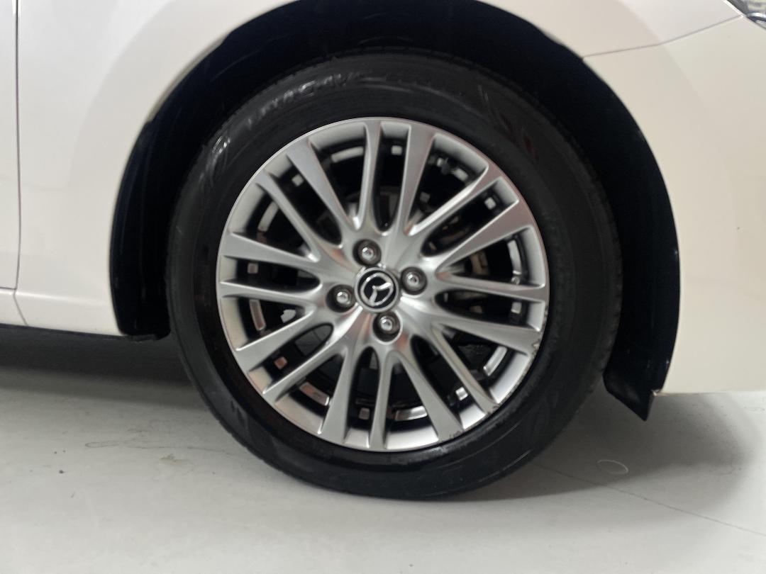 Photo '9' of Mazda Mazda2