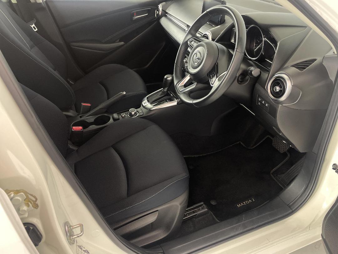 Photo '16' of Mazda Mazda2