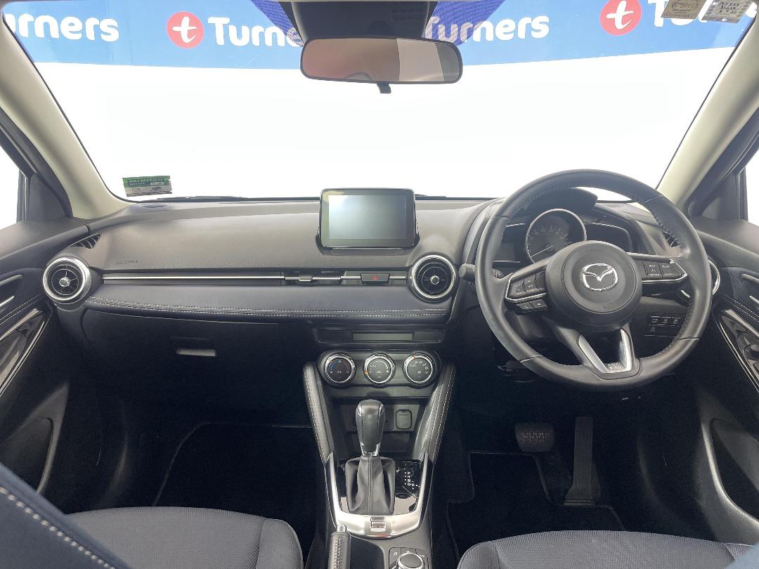 Photo '17' of Mazda Mazda2