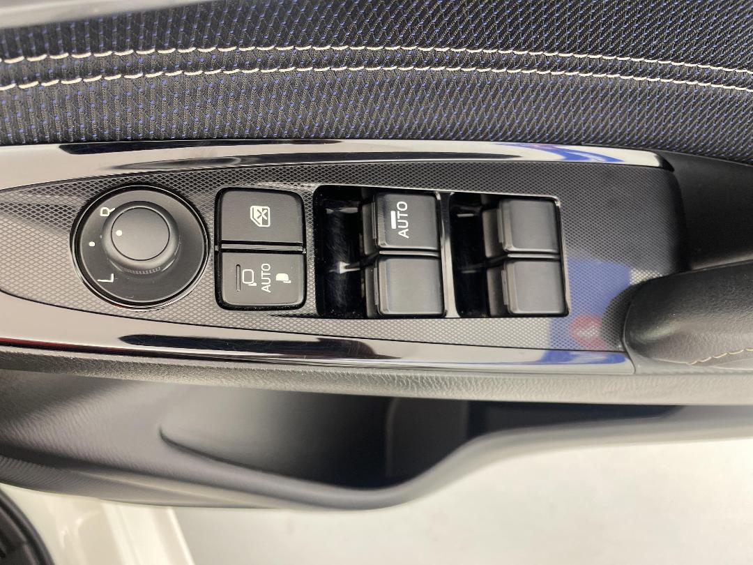 Photo '24' of Mazda Mazda2