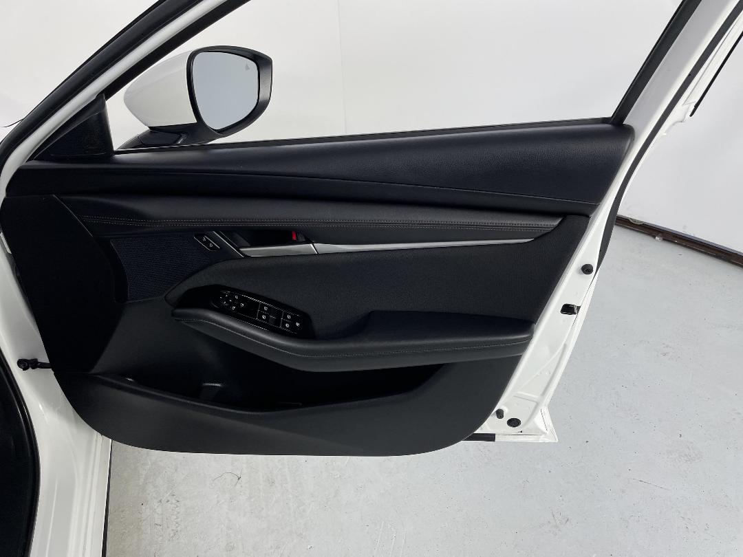 Photo '15' of Mazda Mazda3