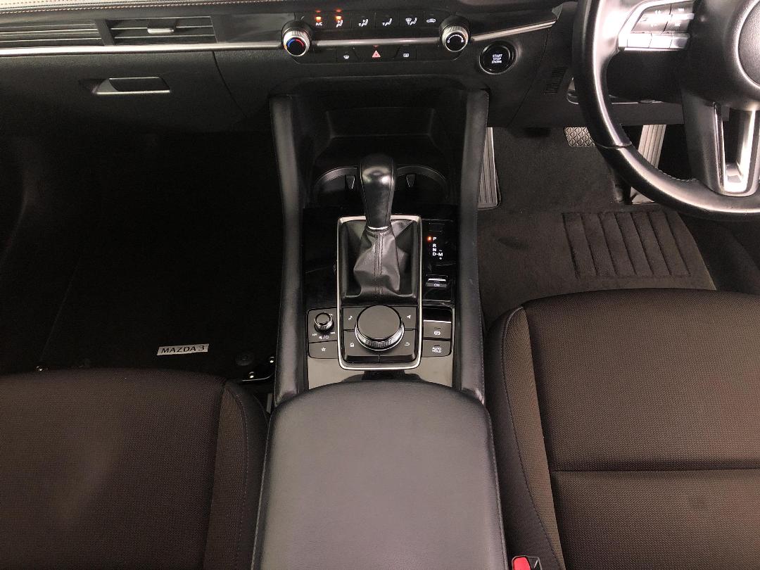 Photo '18' of Mazda Mazda3