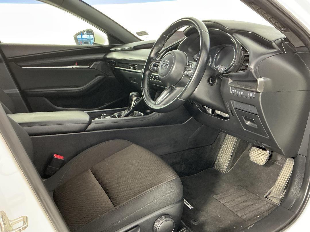 Photo '16' of Mazda Mazda3