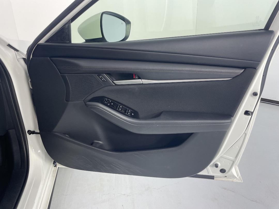 Photo '15' of Mazda Mazda3