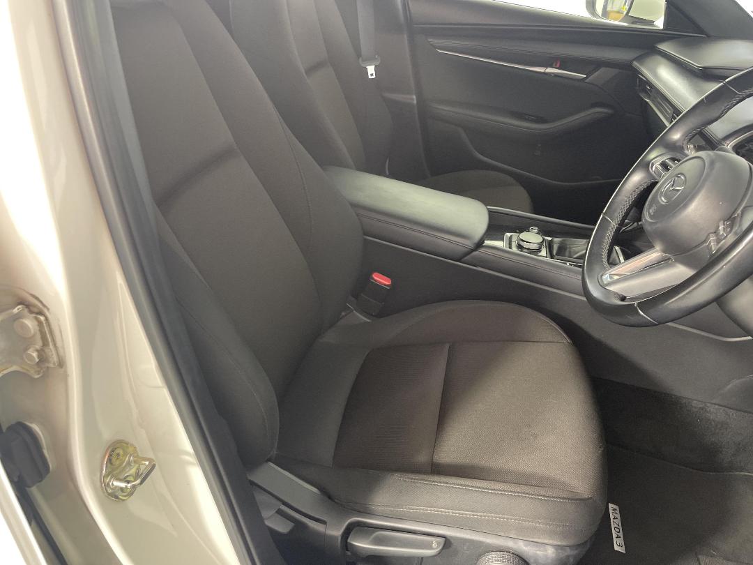 Photo '16' of Mazda Mazda3