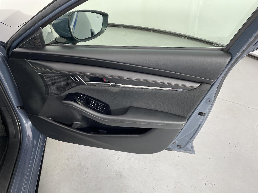 Photo '15' of Mazda Mazda3