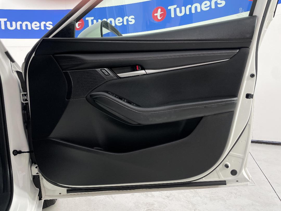 Photo '15' of Mazda Mazda3