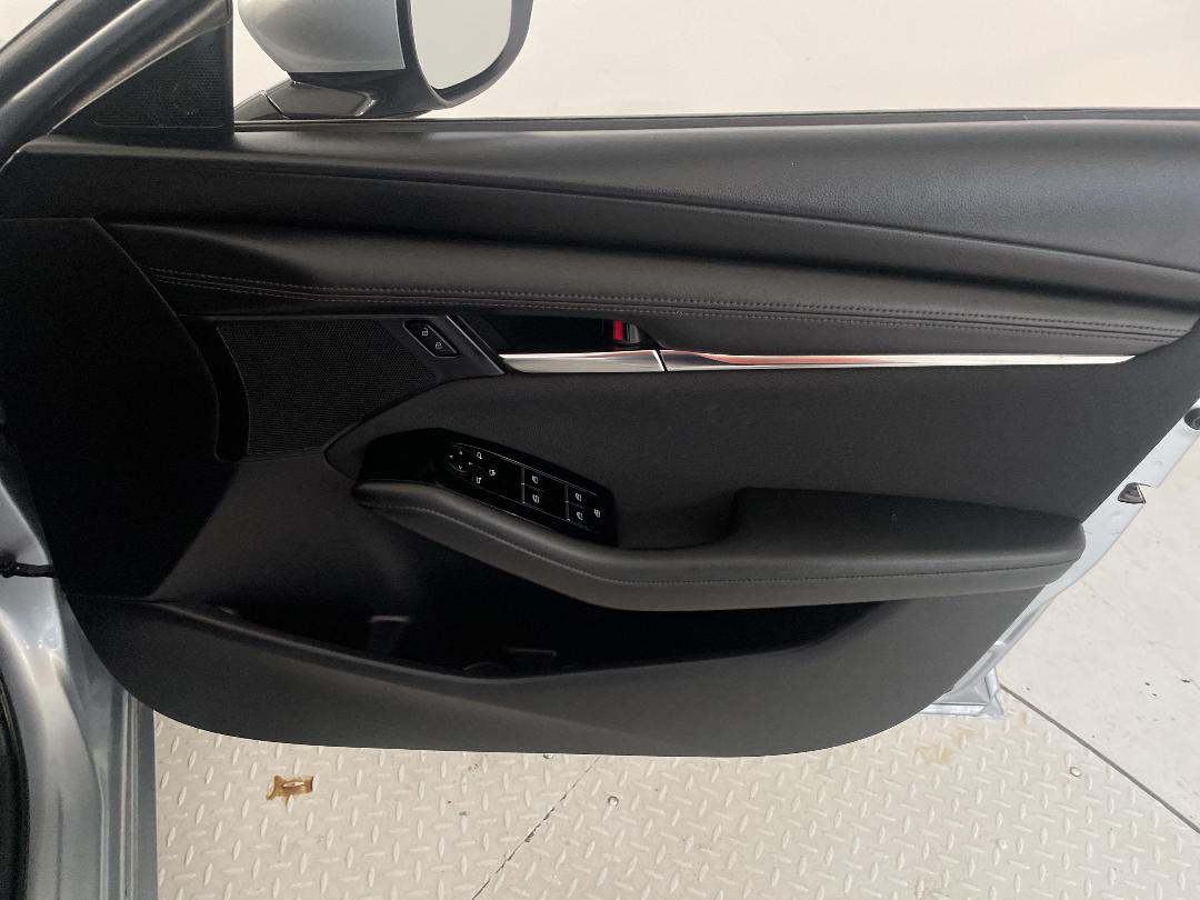 Photo '15' of Mazda Mazda3