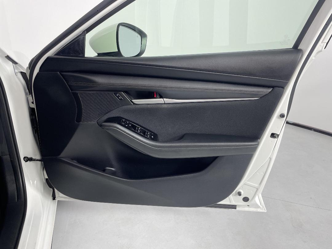 Photo '15' of Mazda Mazda3